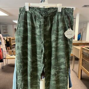Women's camo joggers